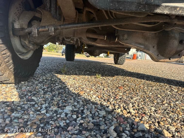 image for item DY3306 1996 Ford F250 XL flatbed pickup truck