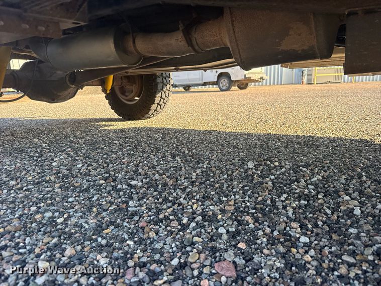 image for item DY3306 1996 Ford F250 XL flatbed pickup truck