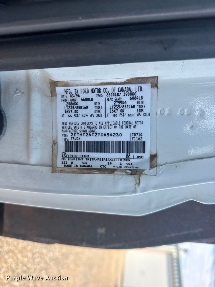 image for item DY3306 1996 Ford F250 XL flatbed pickup truck