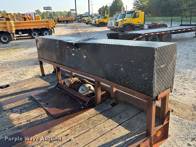 image for item DZ4682 1997 Trail-Eze Dakota equipment trailer