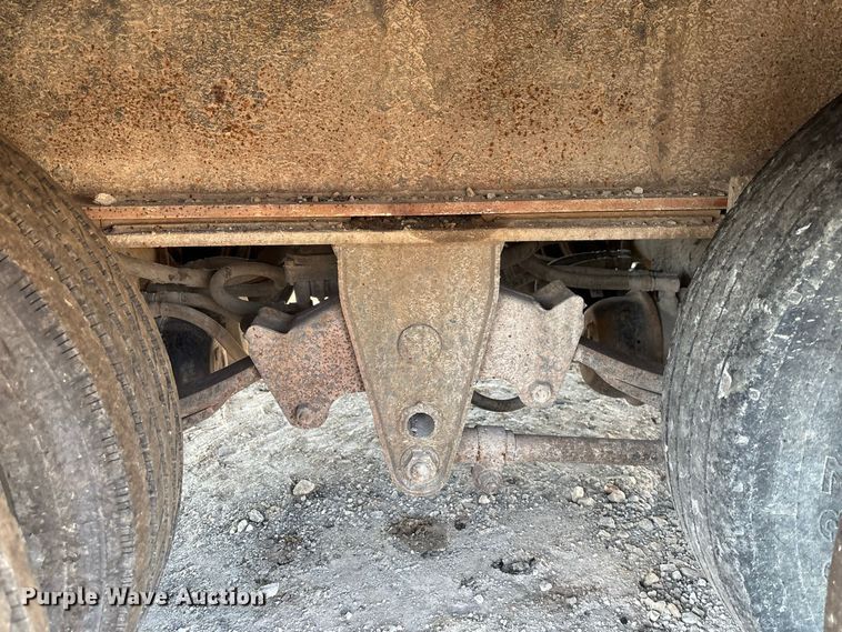 image for item DZ4682 1997 Trail-Eze Dakota equipment trailer