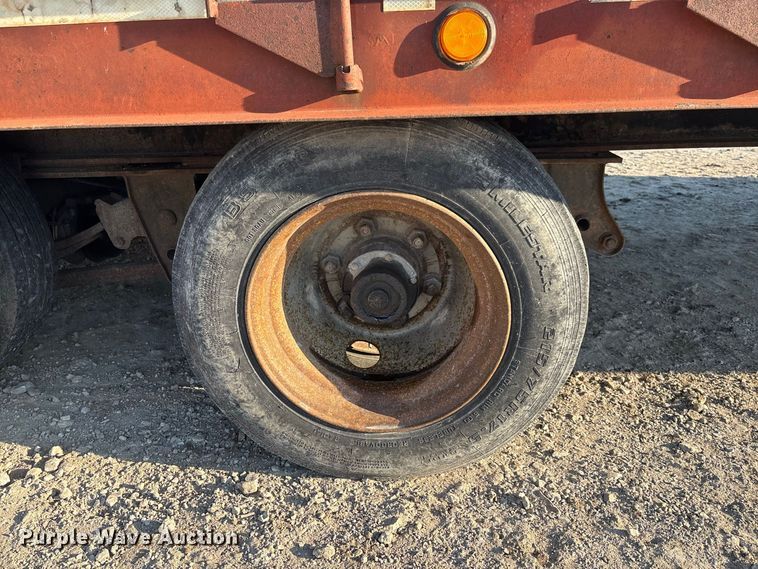 image for item DZ4682 1997 Trail-Eze Dakota equipment trailer