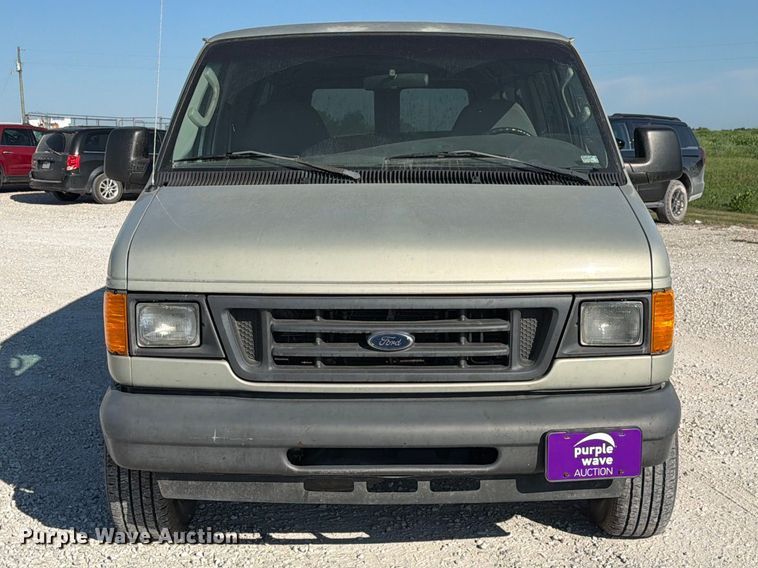 image for item DZ4737 2005 Ford E150 van