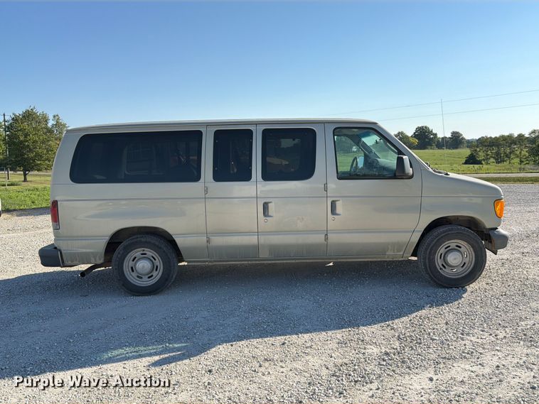 image for item DZ4737 2005 Ford E150 van