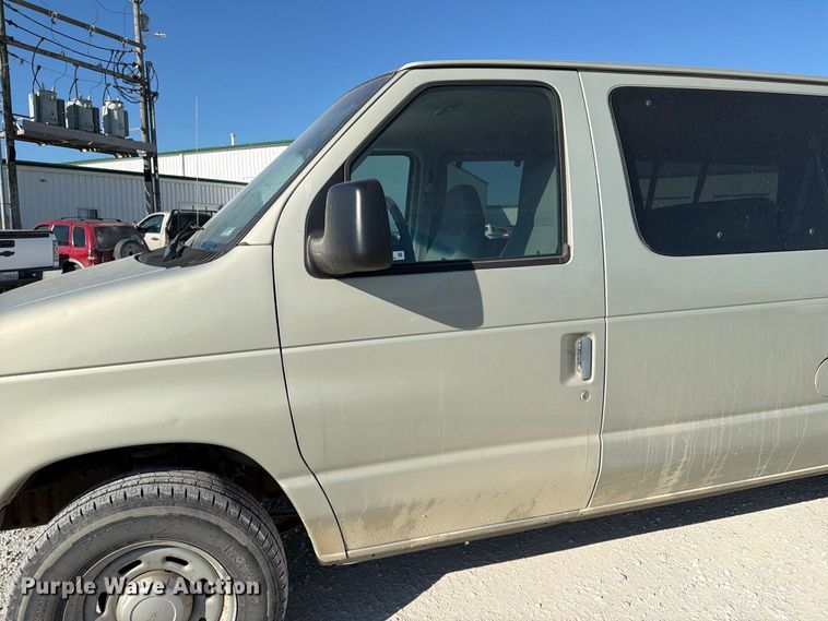image for item DZ4737 2005 Ford E150 van
