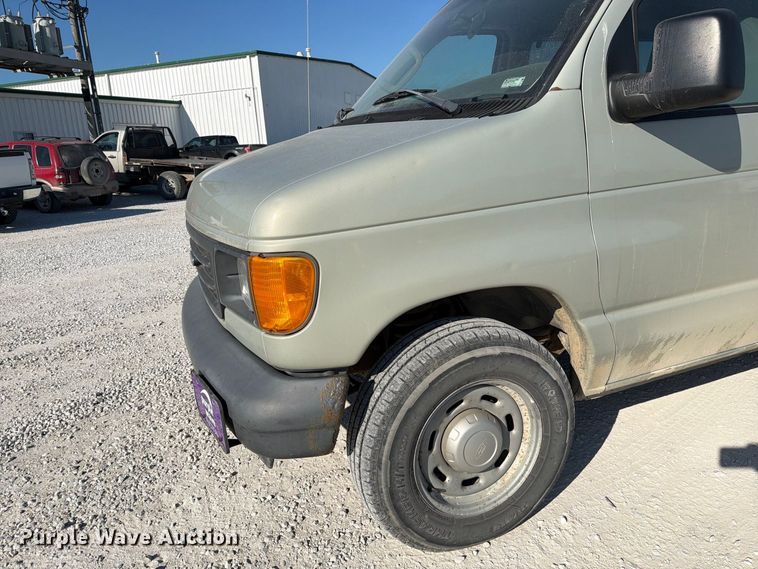 image for item DZ4737 2005 Ford E150 van