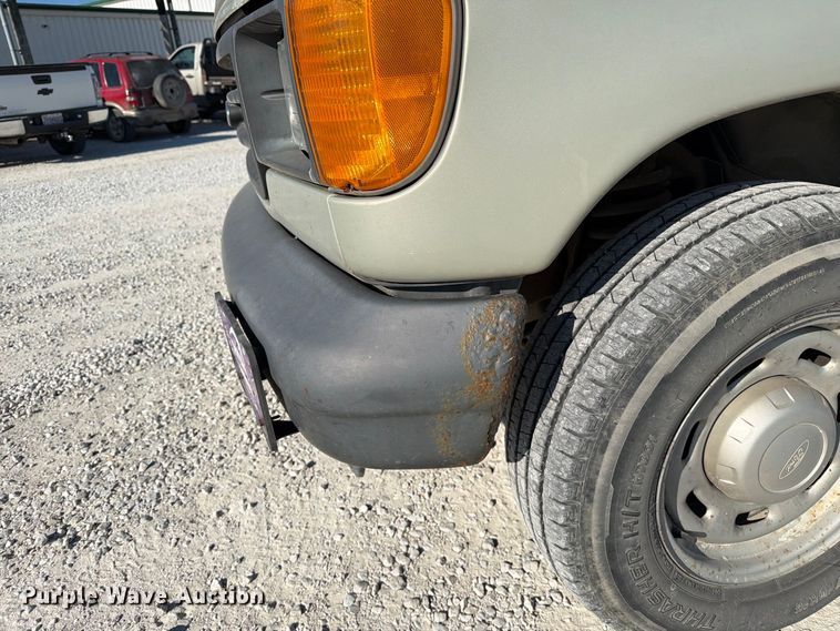 image for item DZ4737 2005 Ford E150 van