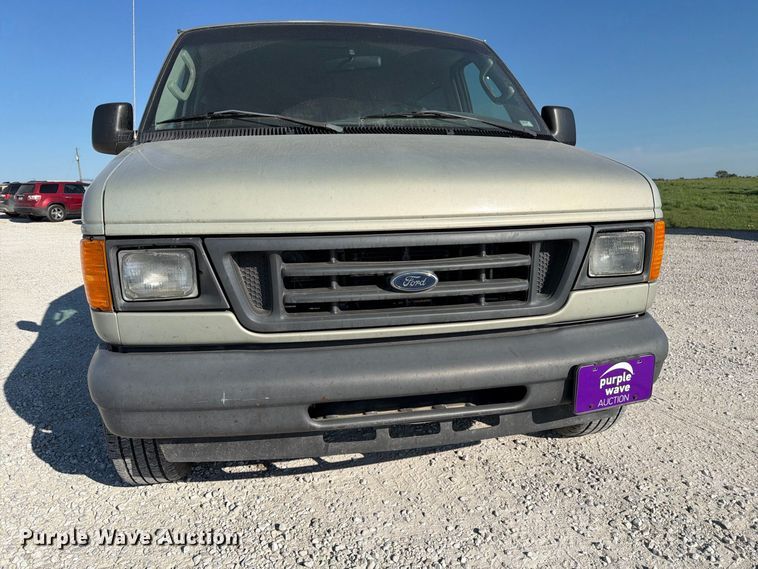 image for item DZ4737 2005 Ford E150 van