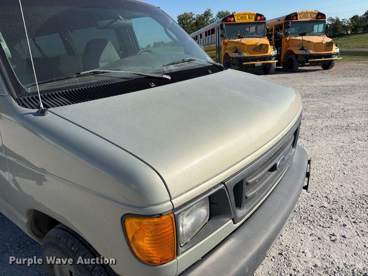 image for item DZ4737 2005 Ford E150 van