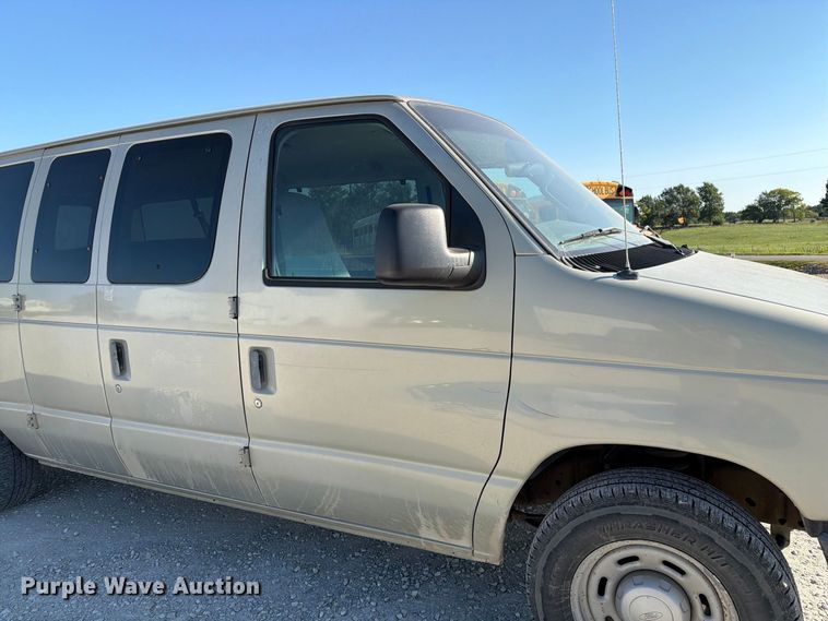 image for item DZ4737 2005 Ford E150 van