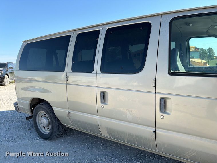 image for item DZ4737 2005 Ford E150 van