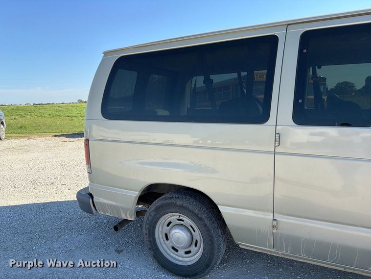 image for item DZ4737 2005 Ford E150 van