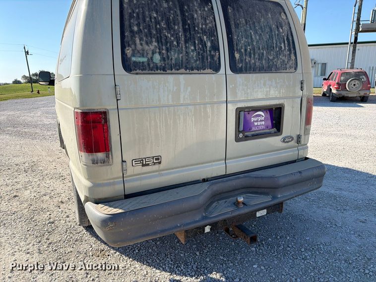 image for item DZ4737 2005 Ford E150 van