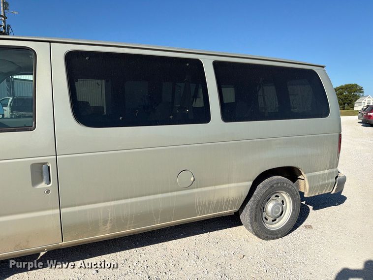 image for item DZ4737 2005 Ford E150 van
