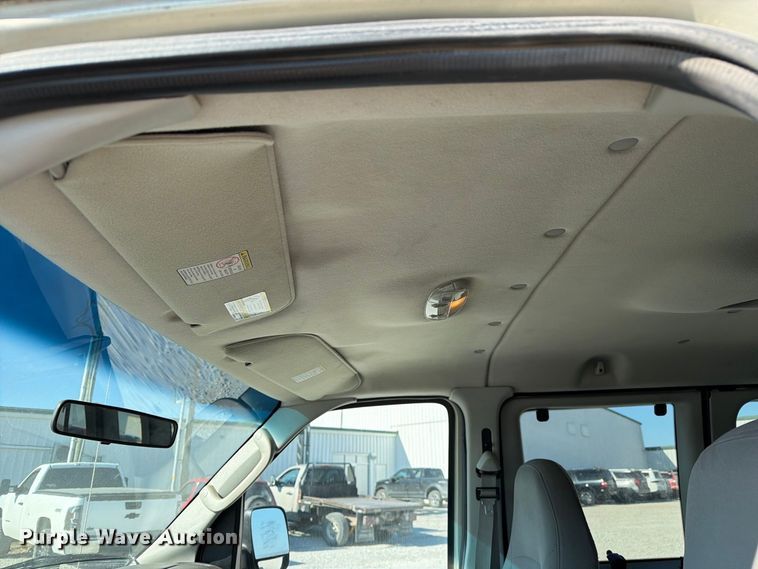 image for item DZ4737 2005 Ford E150 van