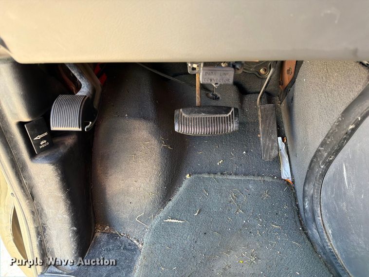 image for item DZ4737 2005 Ford E150 van