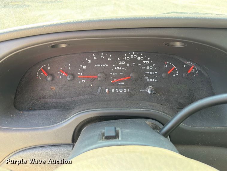 image for item DZ4737 2005 Ford E150 van