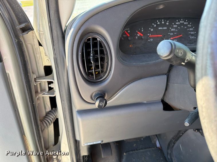 image for item DZ4737 2005 Ford E150 van
