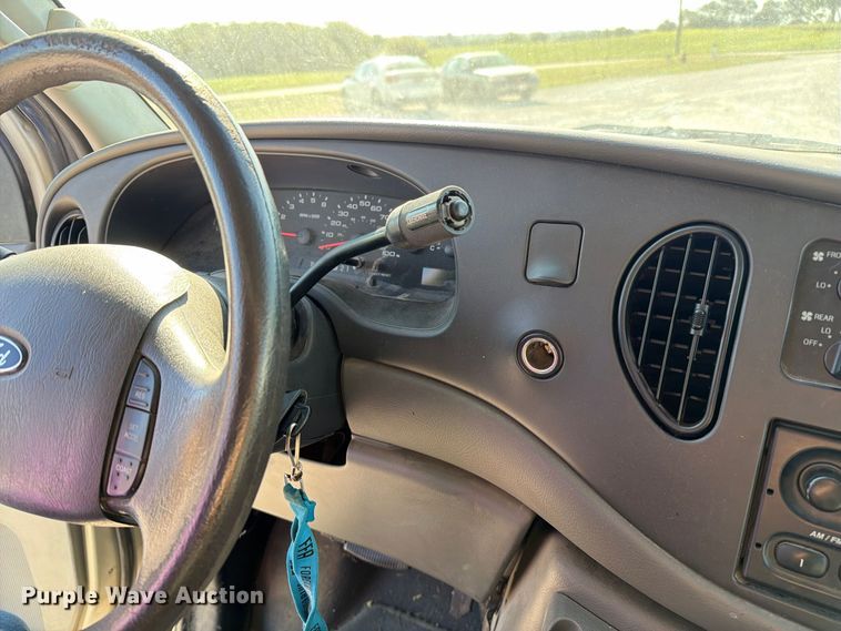 image for item DZ4737 2005 Ford E150 van