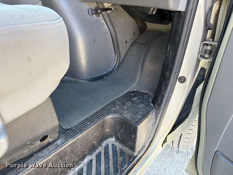 image for item DZ4737 2005 Ford E150 van
