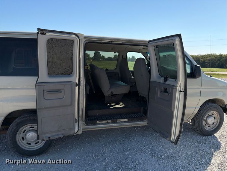 image for item DZ4737 2005 Ford E150 van