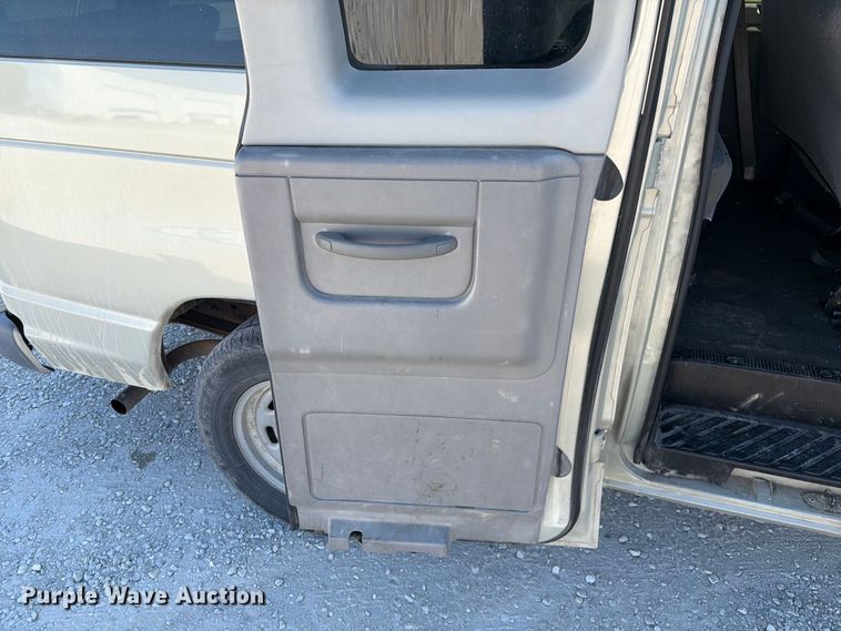 image for item DZ4737 2005 Ford E150 van