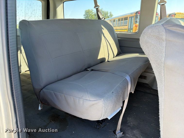 image for item DZ4737 2005 Ford E150 van