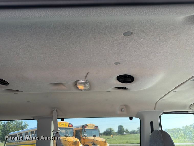 image for item DZ4737 2005 Ford E150 van
