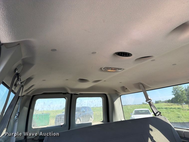 image for item DZ4737 2005 Ford E150 van