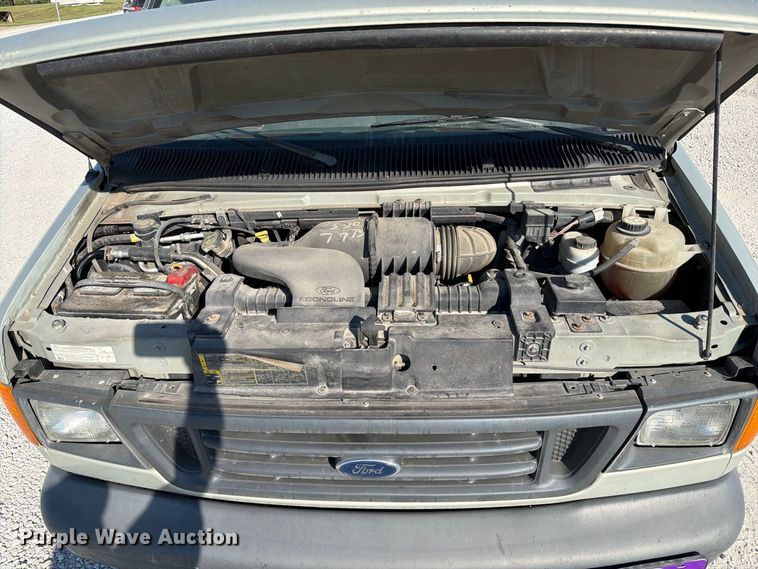 image for item DZ4737 2005 Ford E150 van