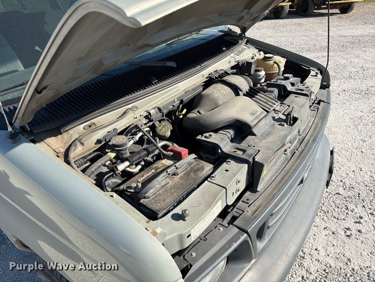 image for item DZ4737 2005 Ford E150 van