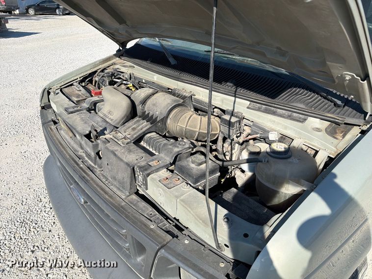 image for item DZ4737 2005 Ford E150 van