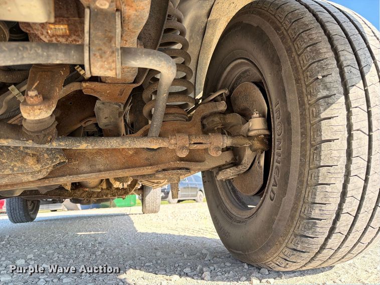 image for item DZ4737 2005 Ford E150 van