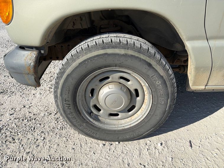 image for item DZ4737 2005 Ford E150 van