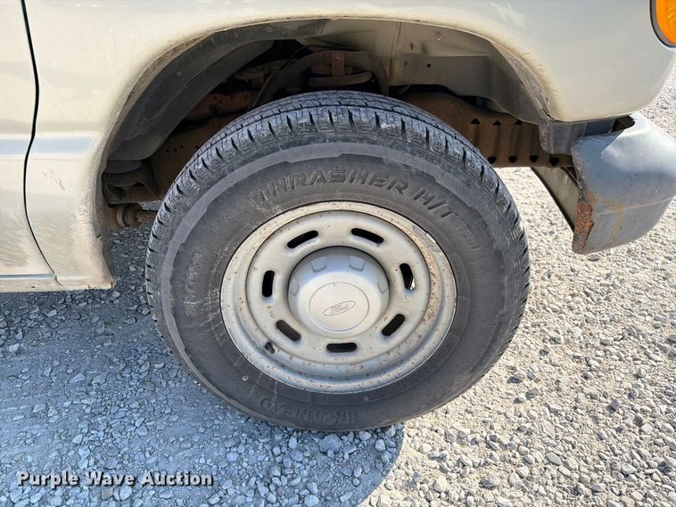 image for item DZ4737 2005 Ford E150 van