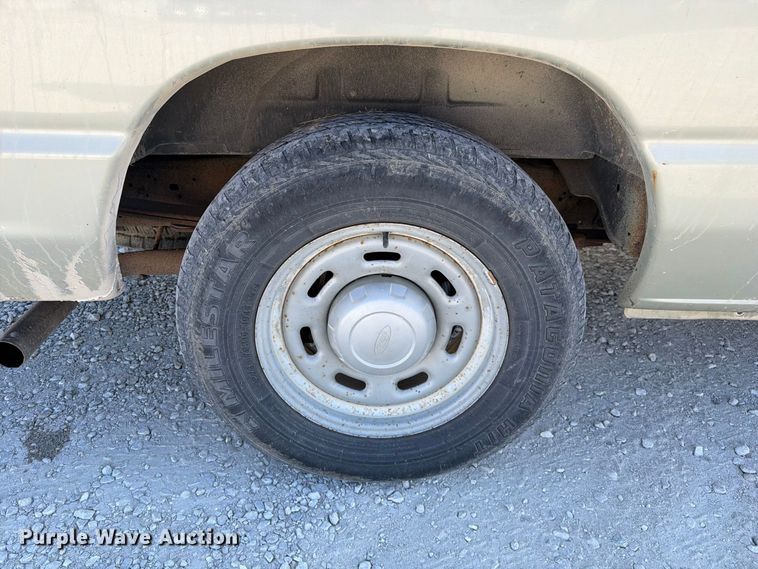image for item DZ4737 2005 Ford E150 van