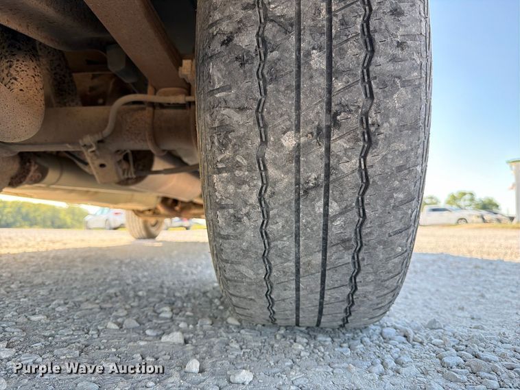 image for item DZ4737 2005 Ford E150 van