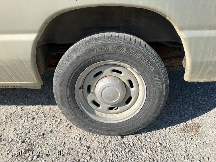 image for item DZ4737 2005 Ford E150 van
