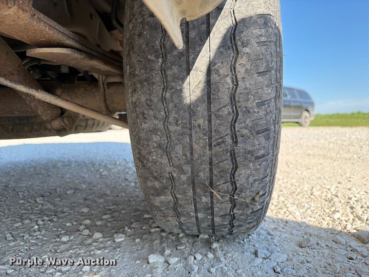 image for item DZ4737 2005 Ford E150 van
