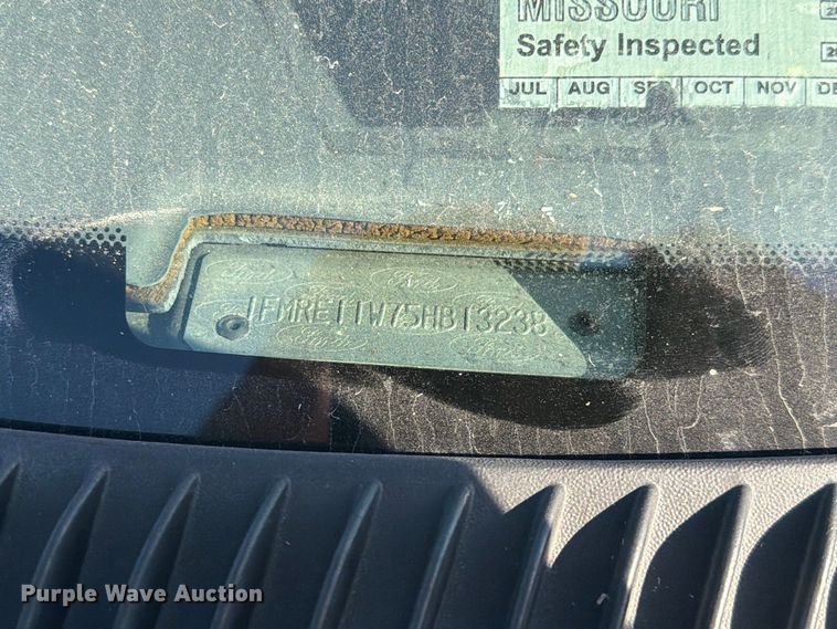 image for item DZ4737 2005 Ford E150 van