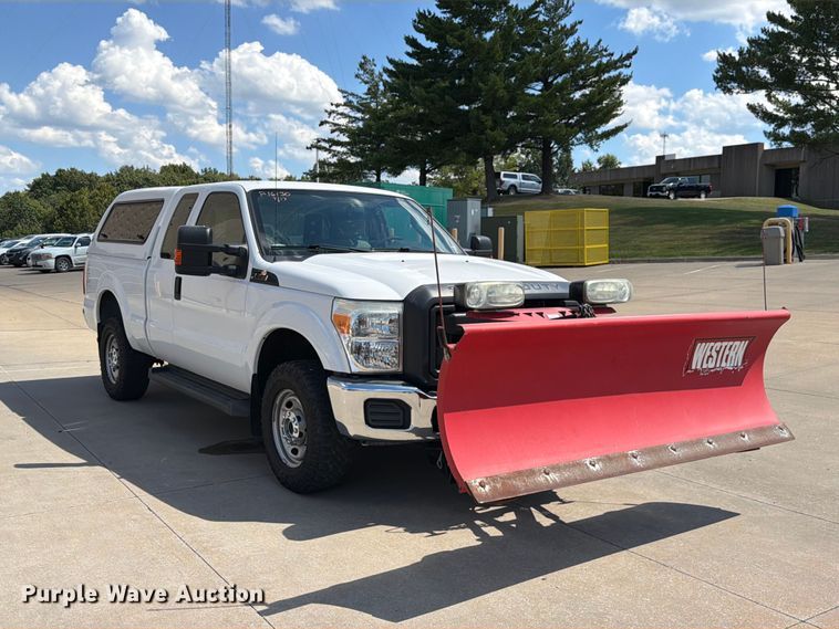 image for item DZ4740 2016 Ford F250 Super Duty XL Ext. Cab pickup truck