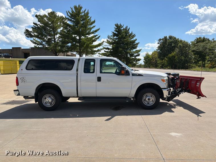 image for item DZ4740 2016 Ford F250 Super Duty XL Ext. Cab pickup truck