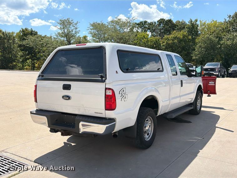 image for item DZ4740 2016 Ford F250 Super Duty XL Ext. Cab pickup truck