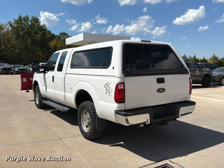 image for item DZ4740 2016 Ford F250 Super Duty XL Ext. Cab pickup truck