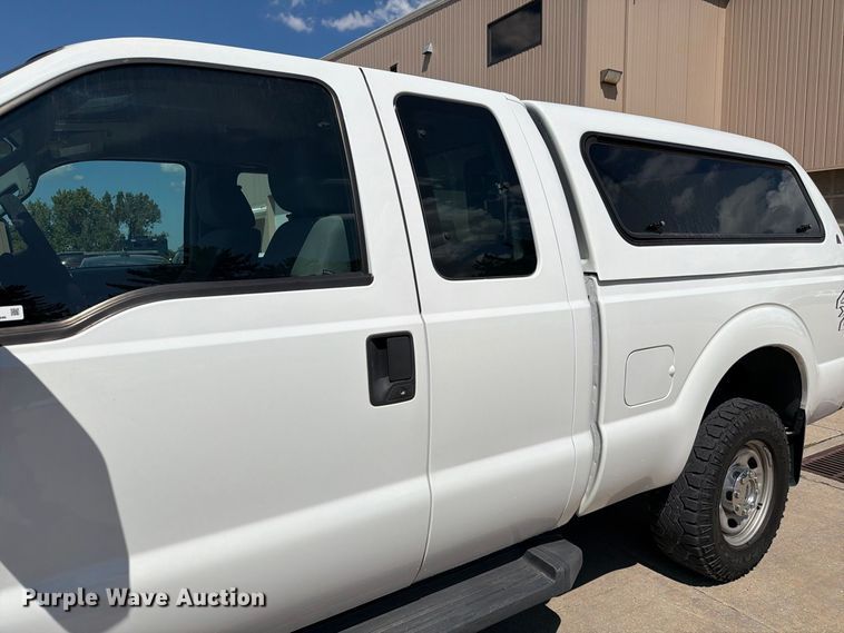 image for item DZ4740 2016 Ford F250 Super Duty XL Ext. Cab pickup truck