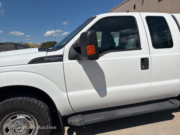 image for item DZ4740 2016 Ford F250 Super Duty XL Ext. Cab pickup truck