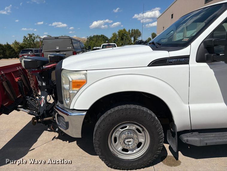 image for item DZ4740 2016 Ford F250 Super Duty XL Ext. Cab pickup truck