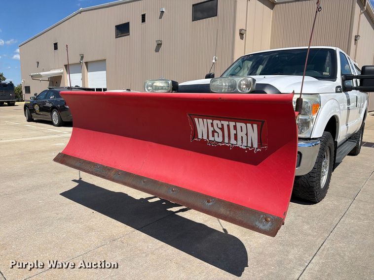 image for item DZ4740 2016 Ford F250 Super Duty XL Ext. Cab pickup truck