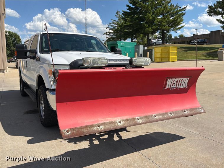 image for item DZ4740 2016 Ford F250 Super Duty XL Ext. Cab pickup truck