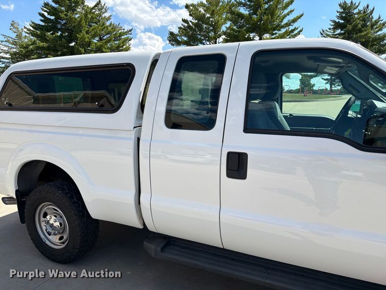 image for item DZ4740 2016 Ford F250 Super Duty XL Ext. Cab pickup truck